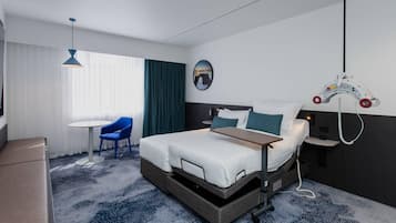 In-room safe, soundproofing, iron/ironing board, free WiFi