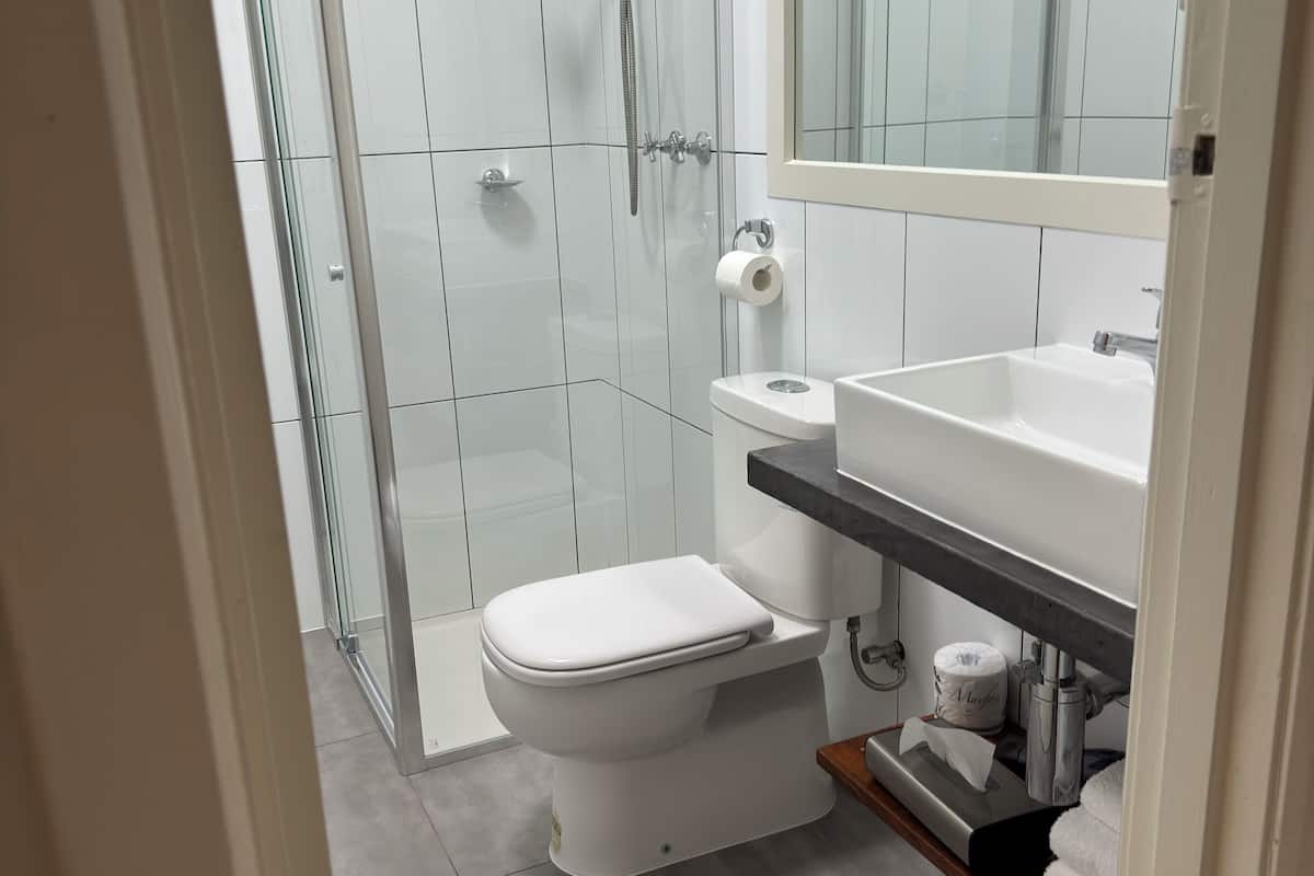 queen single | bathroom | separate bathtub and shower, free toiletries, towels