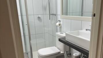 Queen Single | Bathroom