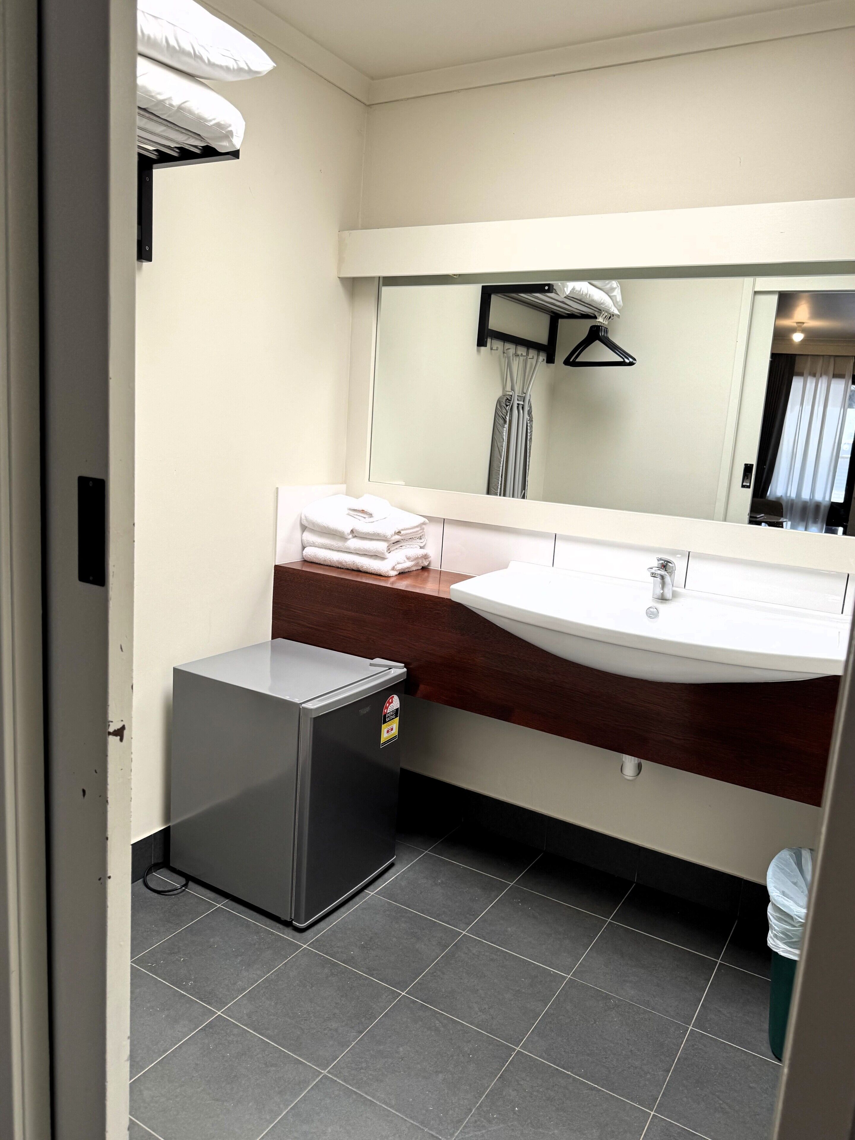 queen single | bathroom | separate bathtub and shower, free toiletries, towels