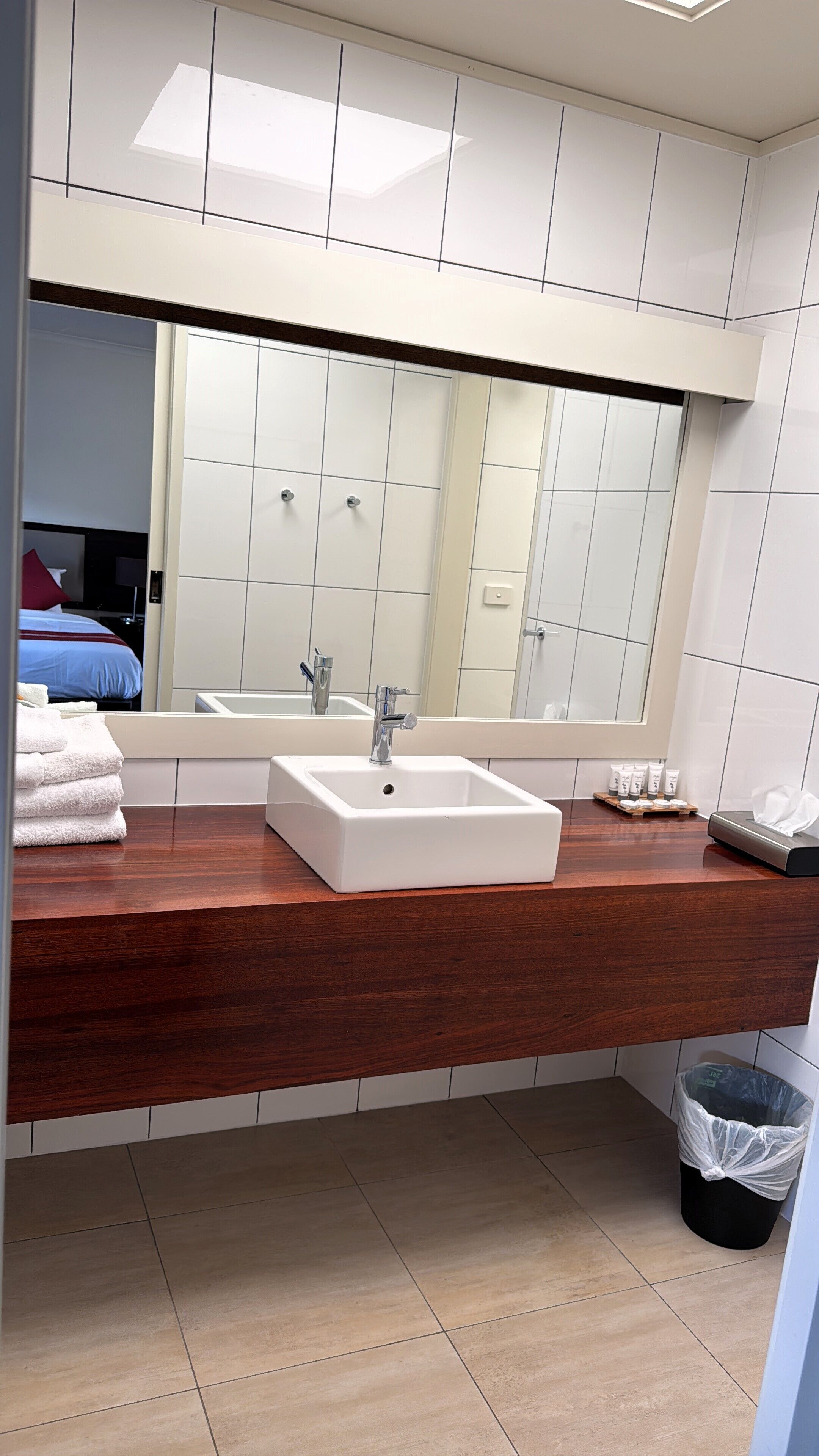 king 2 single | bathroom | separate bathtub and shower, free toiletries, towels
