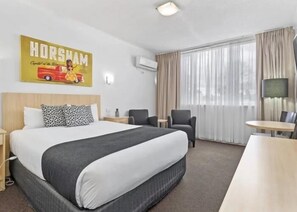 Executive Room | Minibar, desk, blackout curtains, iron/ironing board