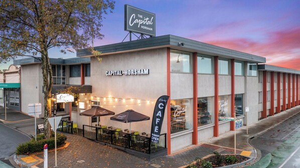 Vista frontal de la propiedad