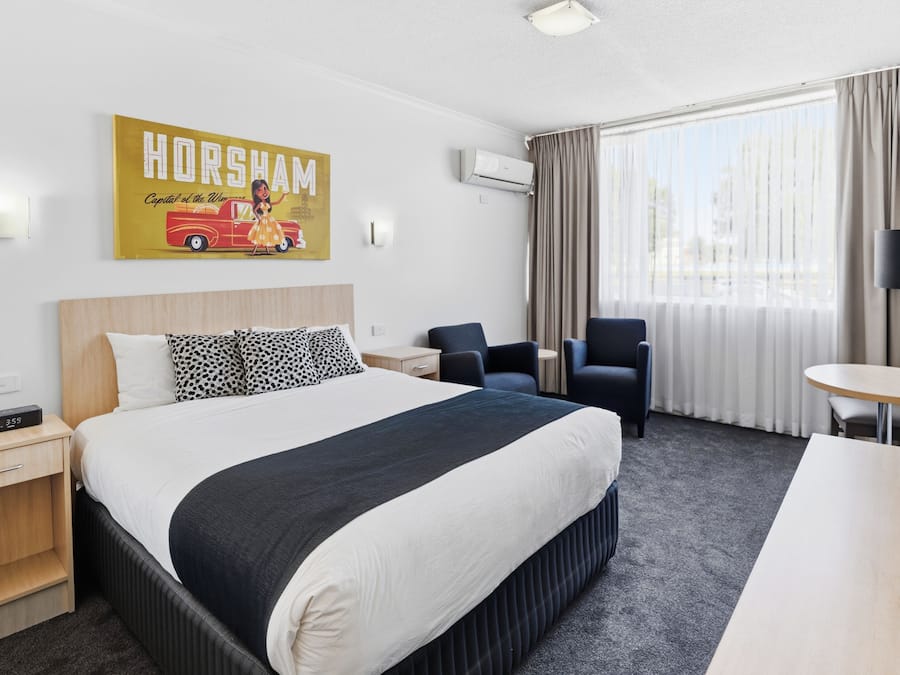 Habitación ejecutiva | Minibar, escritorio, cortinas blackout y tabla de planchar con plancha