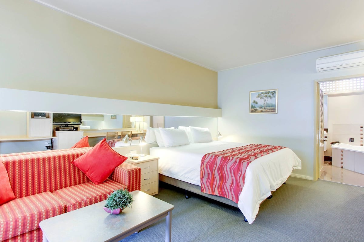 Habitación Deluxe, 1 cama de matrimonio grande | Ropa de cama de alta calidad y minibar (con algunos artículos gratuitos)