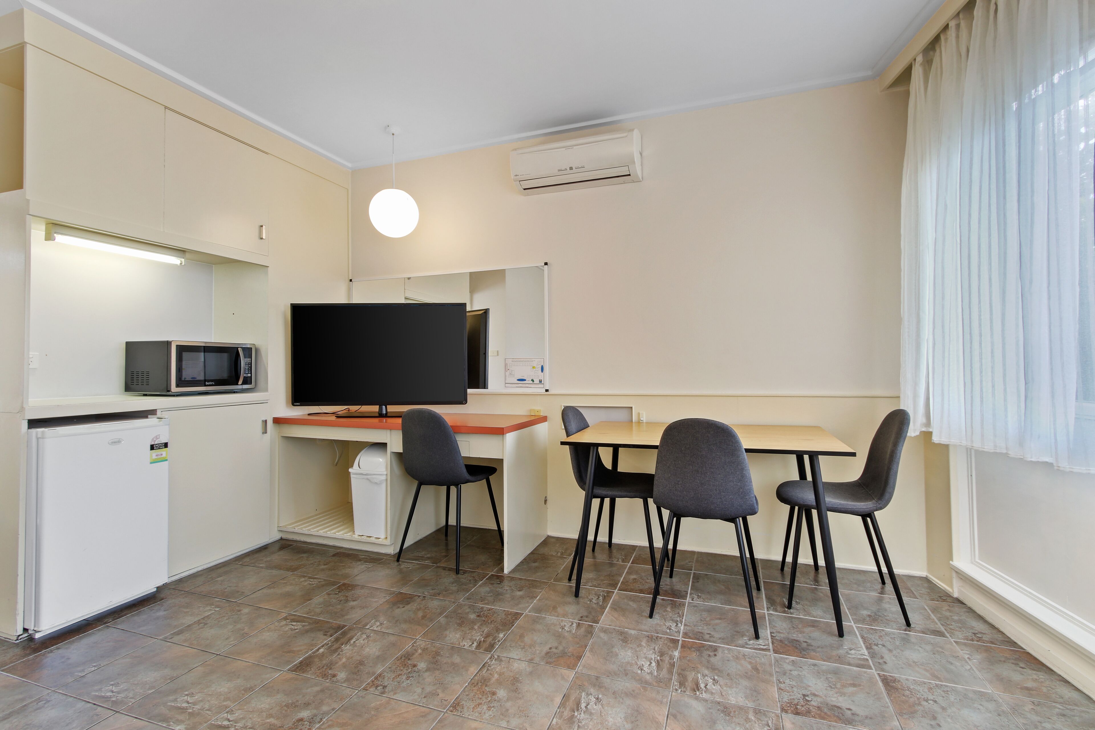 family room, 1 bedroom | living area | tv