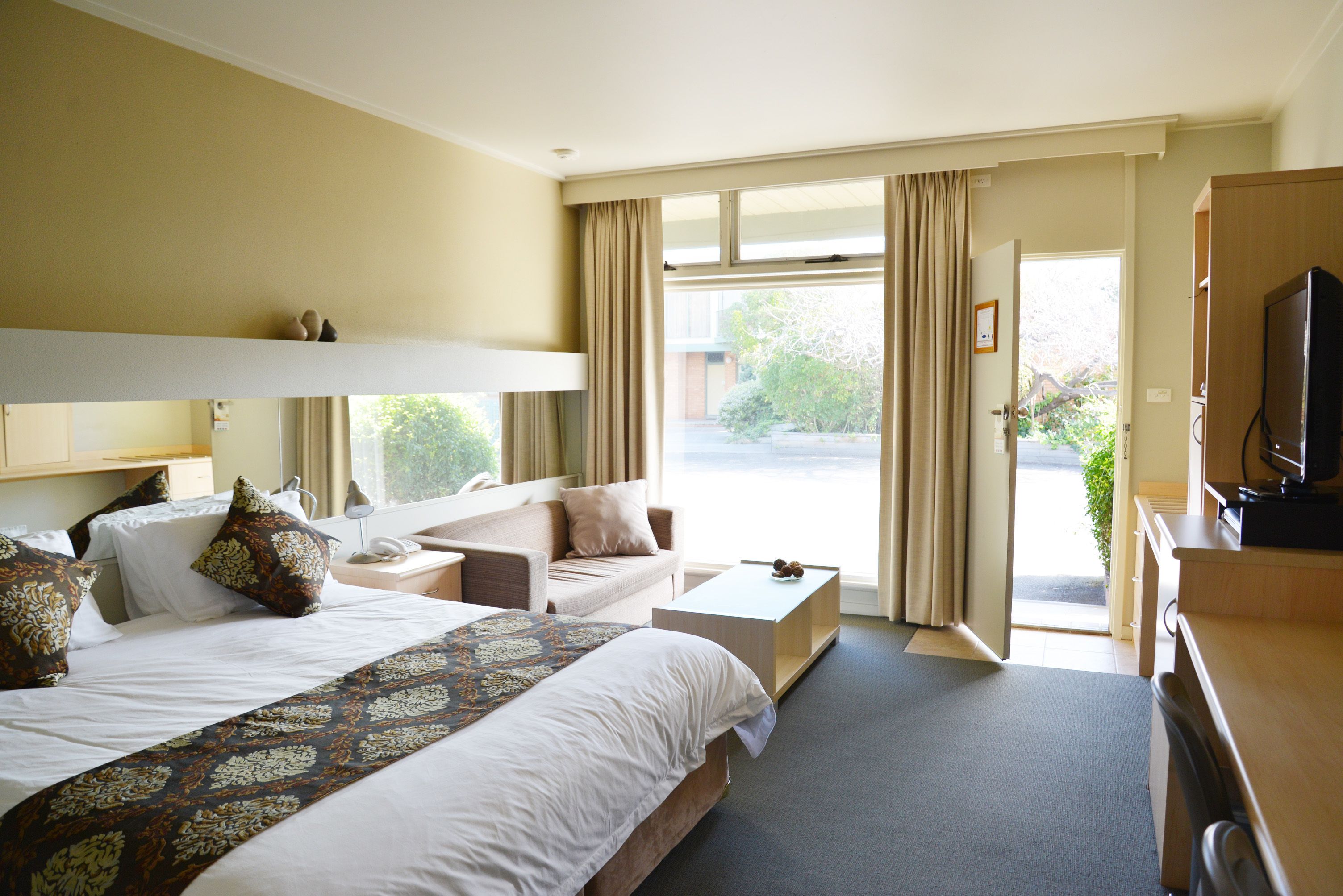 deluxe room, 1 king bed | premium bedding, free minibar items, desk, blackout curtains