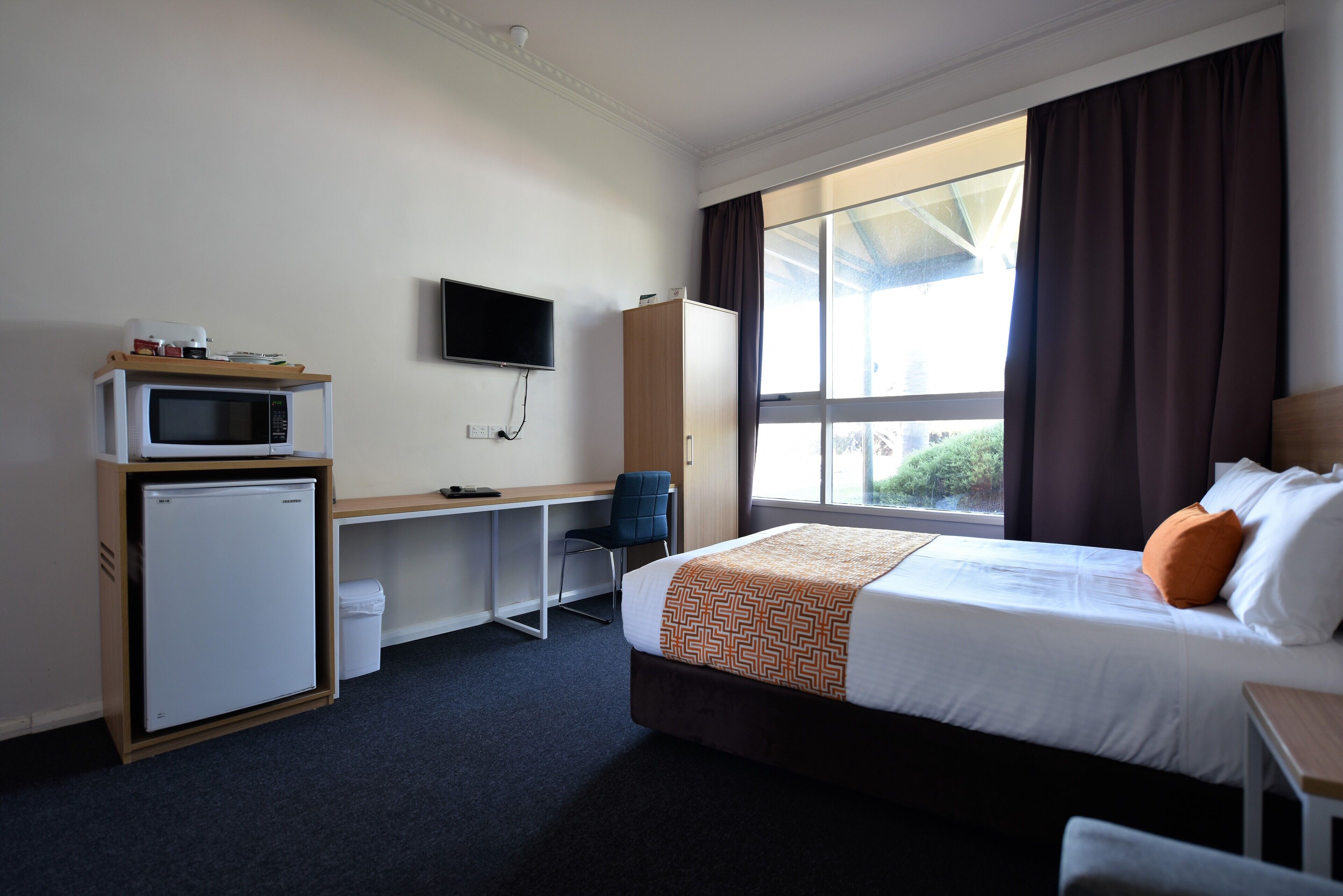 room, 1 queen bed | premium bedding, free minibar items, desk, blackout curtains
