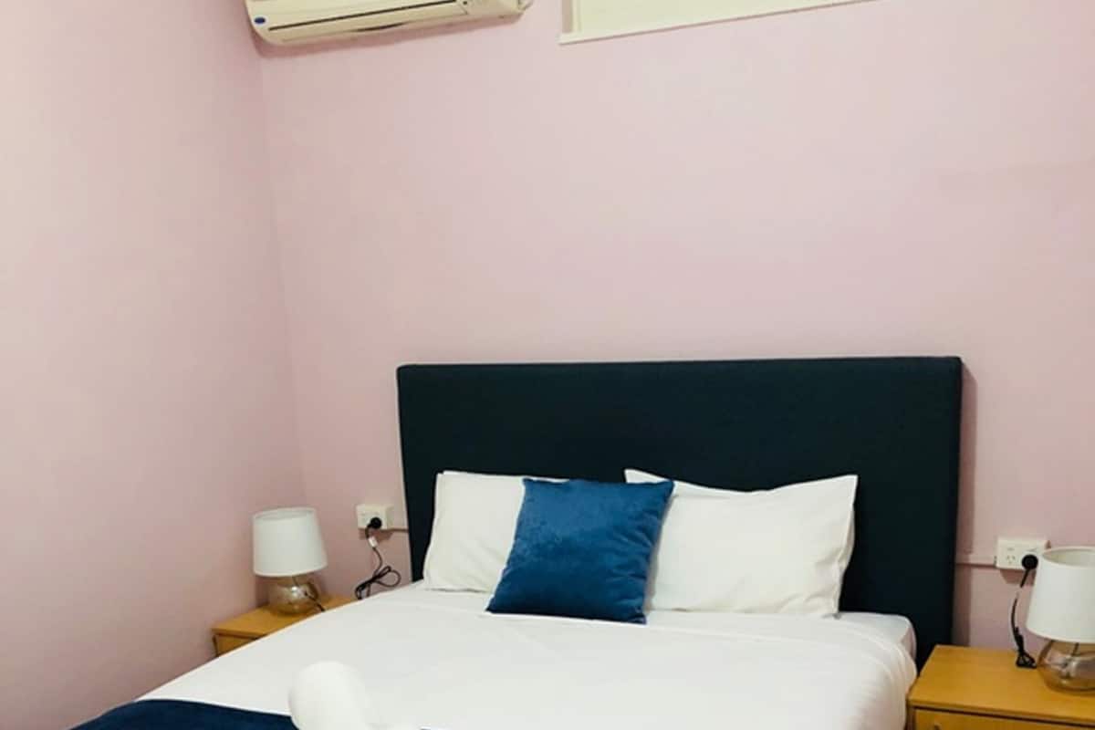 Caixa forta a l'habitació, decoració individual i mobiliari individual