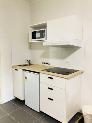 Appartement | Privékitchenette | Een mini-koelkast, een magnetron, een koffiezetapparaat/waterkoker