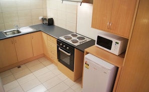 Studio Apartment | Private kitchenette | Mini-fridge, microwave, coffee/tea maker, electric kettle