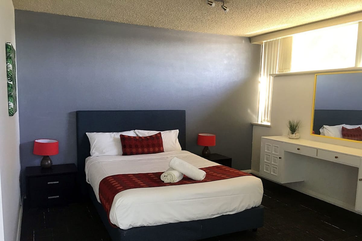 Caixa forta a l'habitació, decoració individual i mobiliari individual