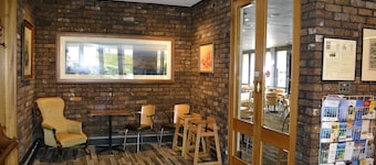 Richmond Henty Hotel
