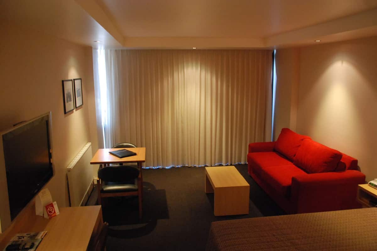 standard queen room | 1 bedroom, desk, iron/ironing board, free wifi