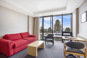 Deluxe Queen Harbour Views | Desk, iron/ironing board, free WiFi, bed sheets