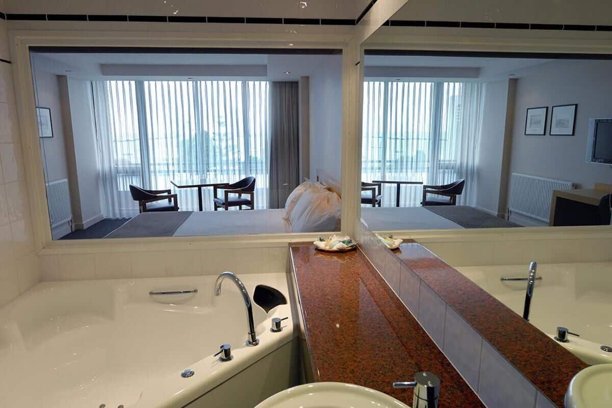 king spa with harbour views | 1 bedroom, desk, iron/ironing board, free wifi