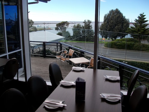 Richmond Henty Hotel