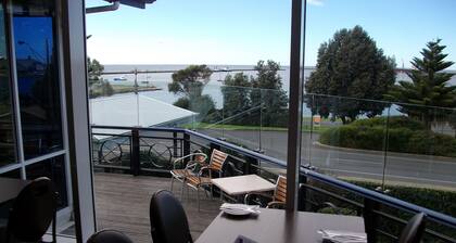 Richmond Henty Hotel