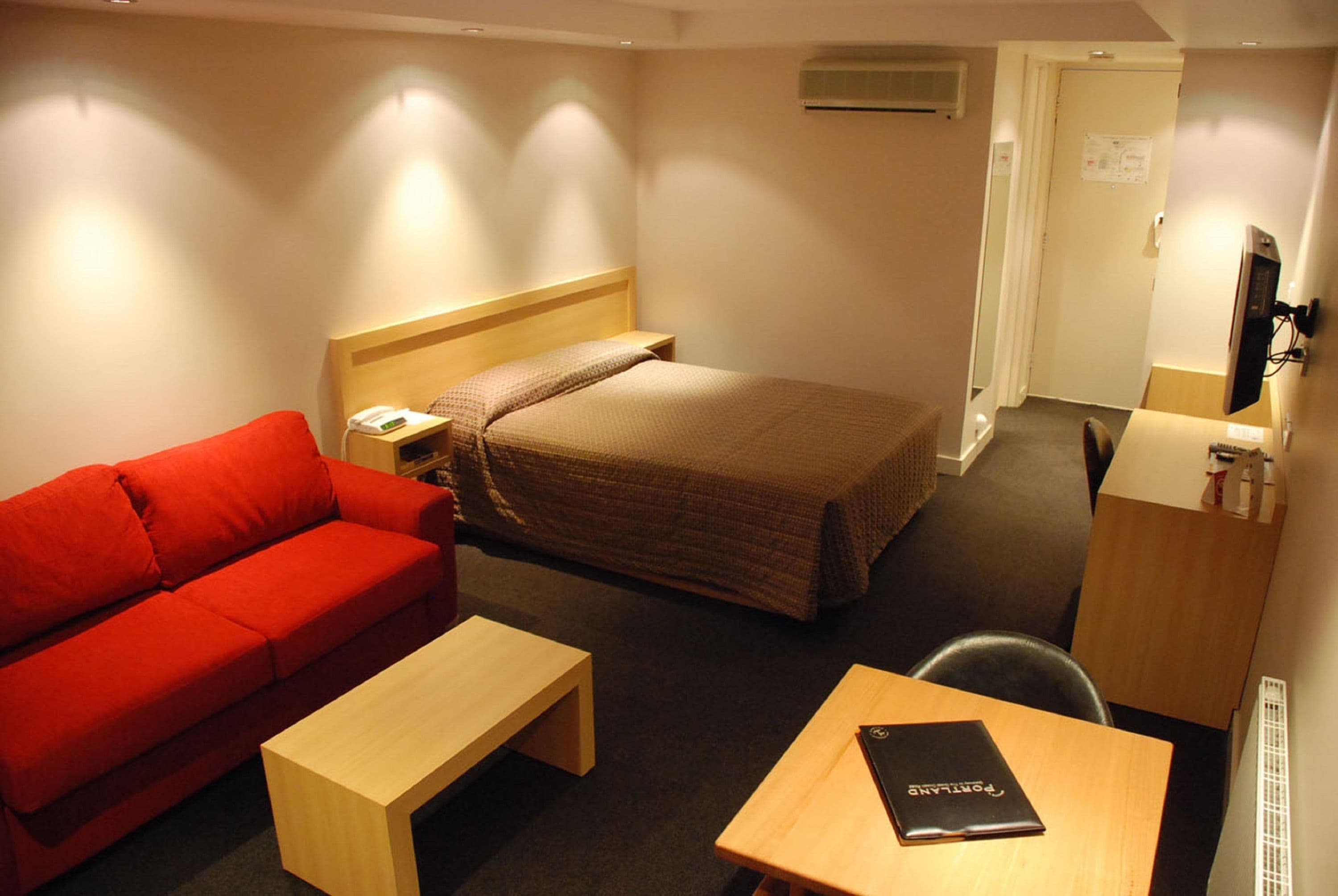 standard queen room | 1 bedroom, desk, iron/ironing board, free wifi