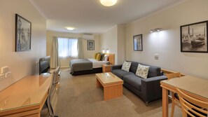 Suite, 1 grand lit, non-fumeur
