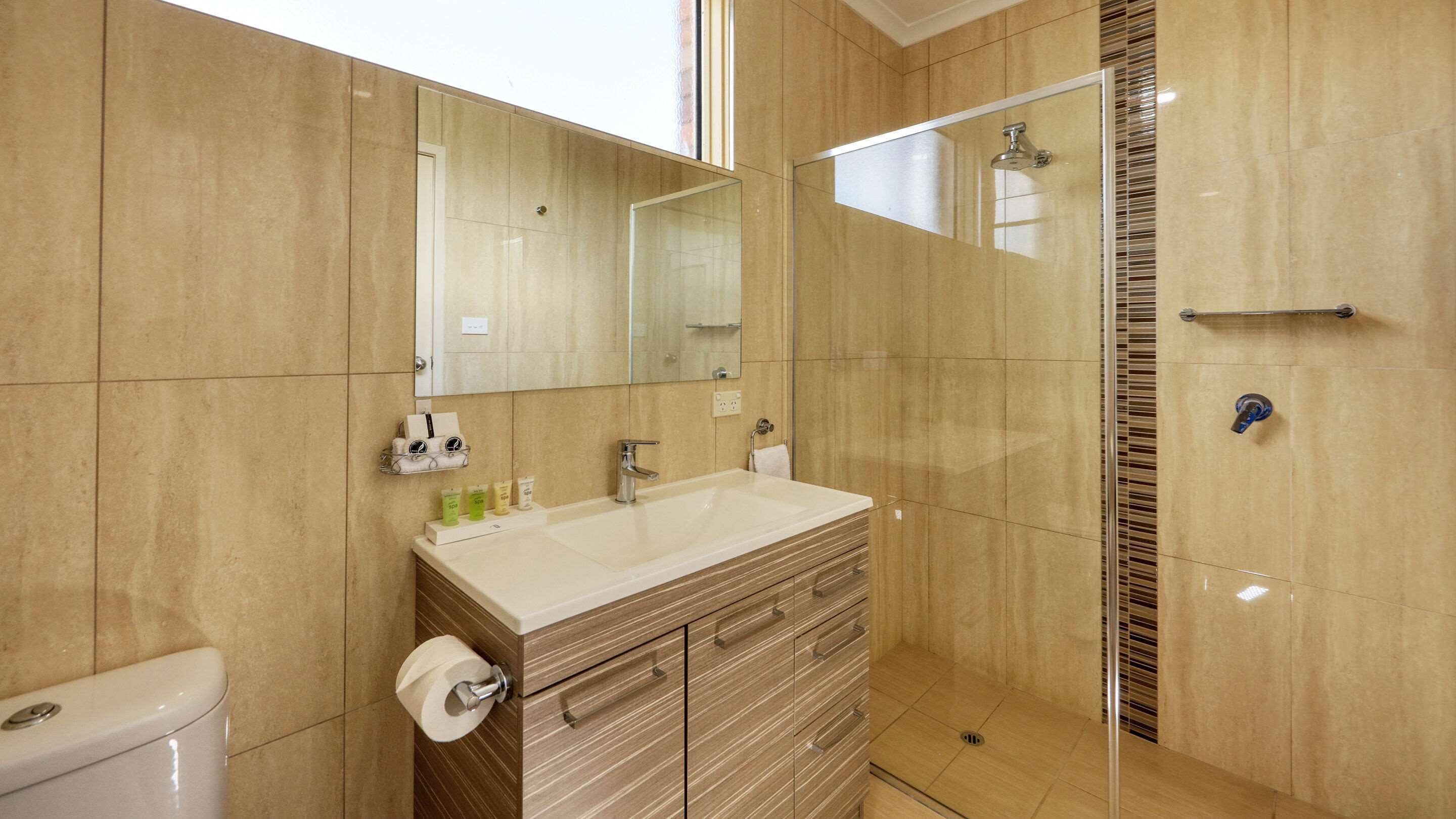 Shower, free toiletries, hair dryer, towels