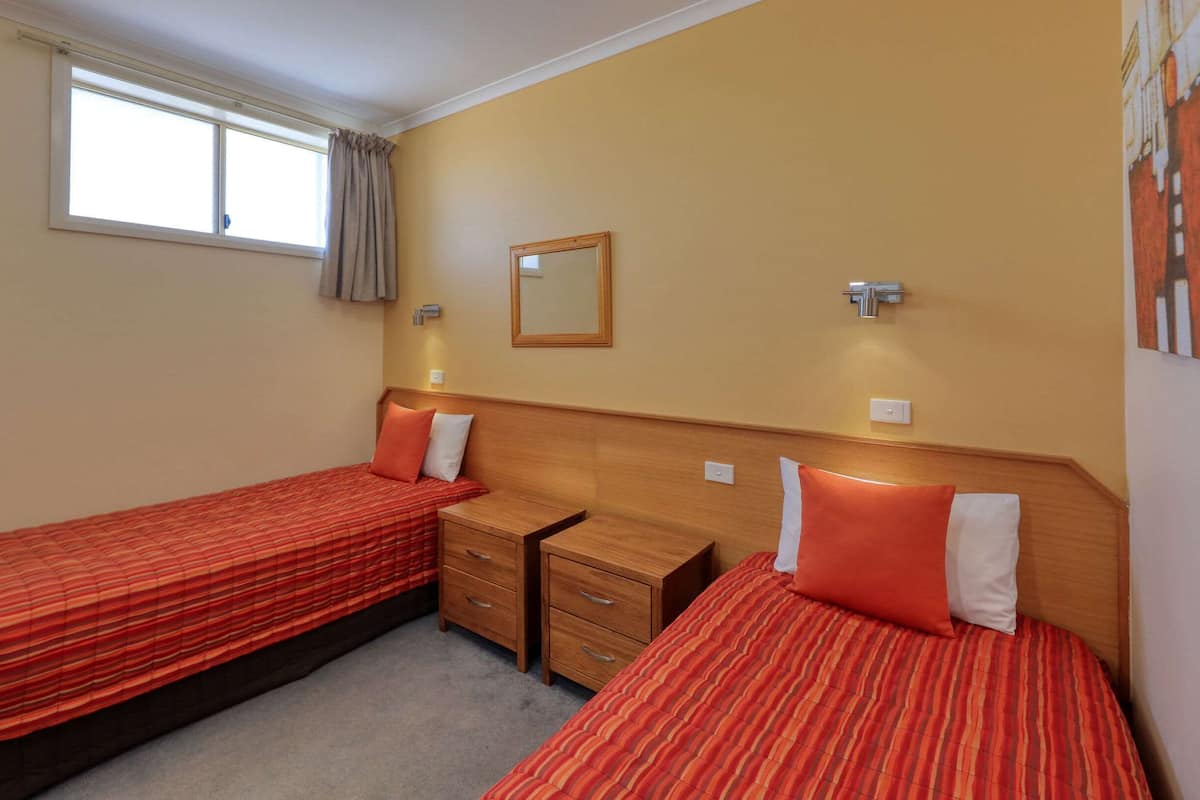 Suite, Multiple Beds, Non Smoking | Premium bedding, minibar, iron/ironing board, rollaway beds