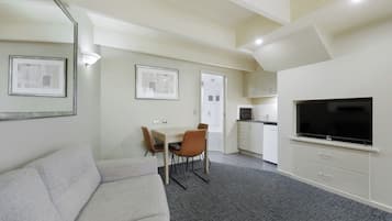Suite, 3 kamar tidur, jet tub | Minibar, meja kerja, setrika/meja setrika, dan Wi-Fi gratis