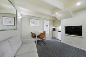 Three Bedroom Spa Suite (2 Queen & 2 Single Beds)