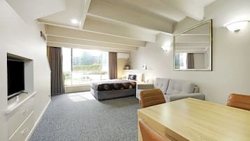 Three Bedroom Spa Suite (2 Queen & 2 Single Beds) | Minibar, desk, iron/ironing board, free WiFi