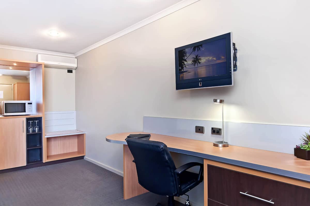 premium queen room | minibar, desk, iron/ironing board, free wifi