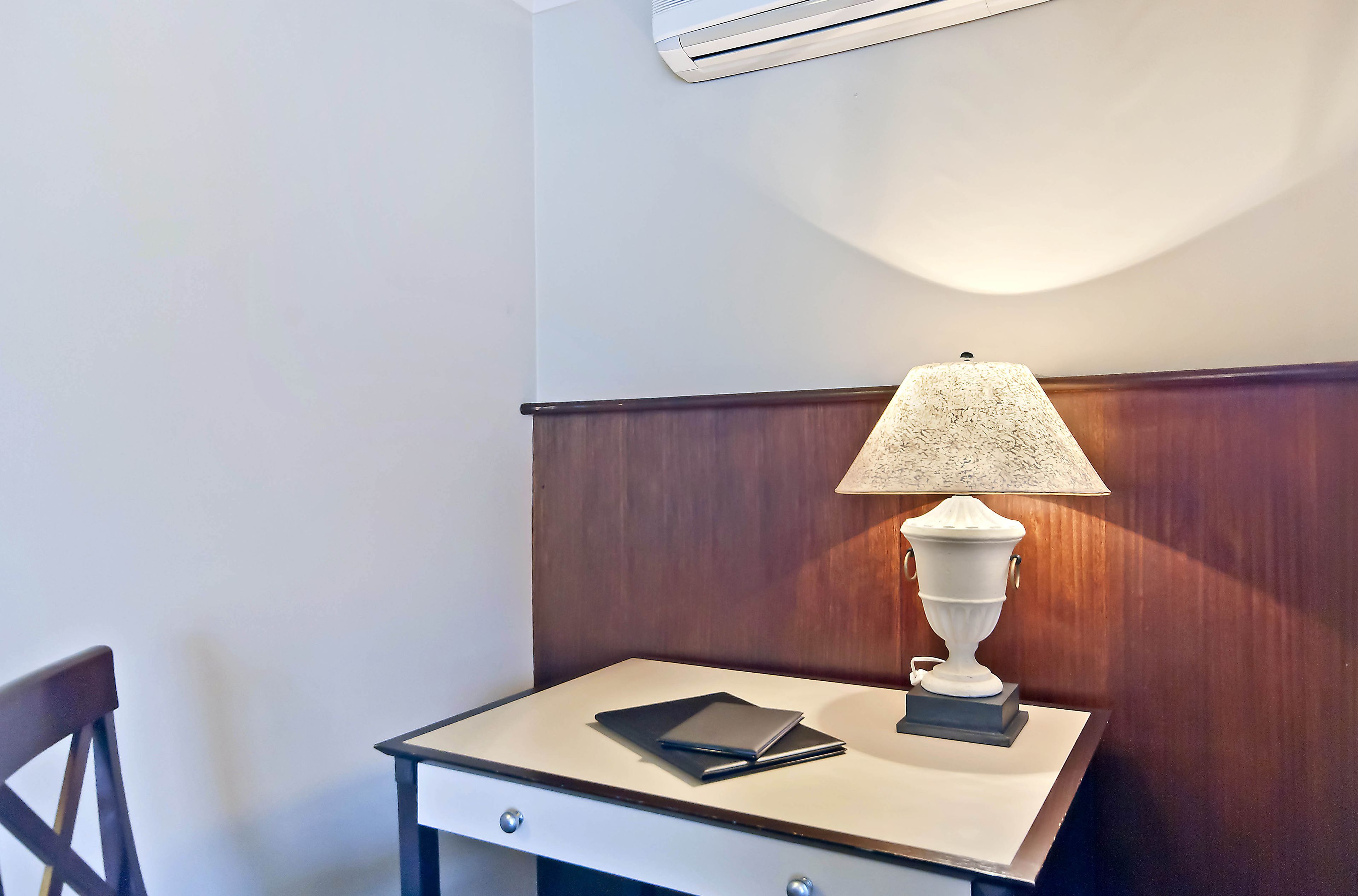 standard queen room | minibar, desk, iron/ironing board, free wifi