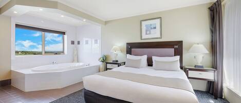 Premium-sviitti, poreamme | Minibaari, työpöytä, silitysrauta/-lauta, ilmainen Wi-Fi