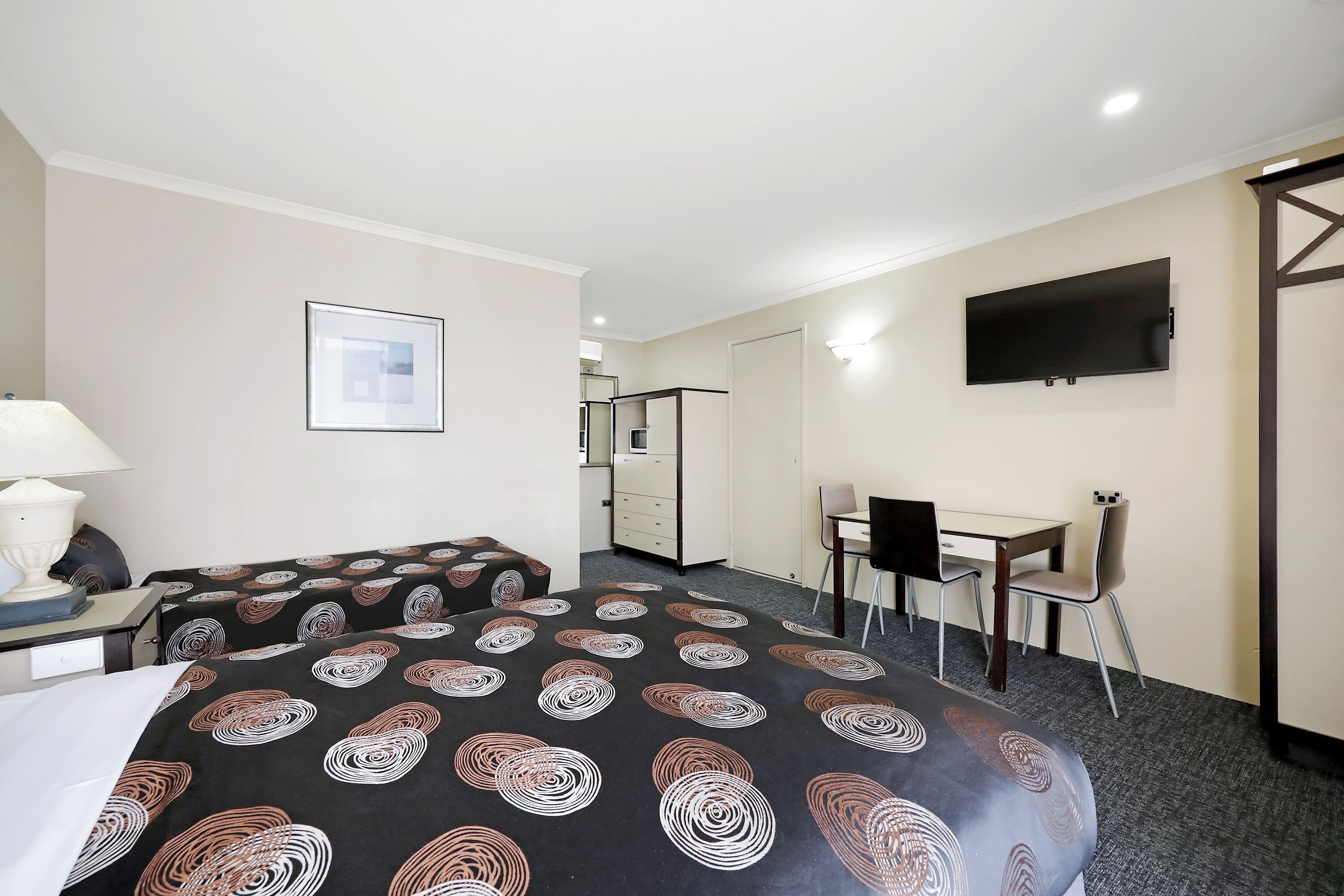 executive twin room (1 queen & 1 single beds) | minibar, desk, iron/ironing board, free wifi