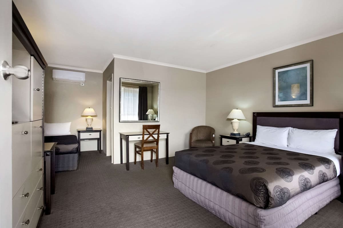 Executive-Zweibettzimmer (1 Queen & 1 Single Bed)