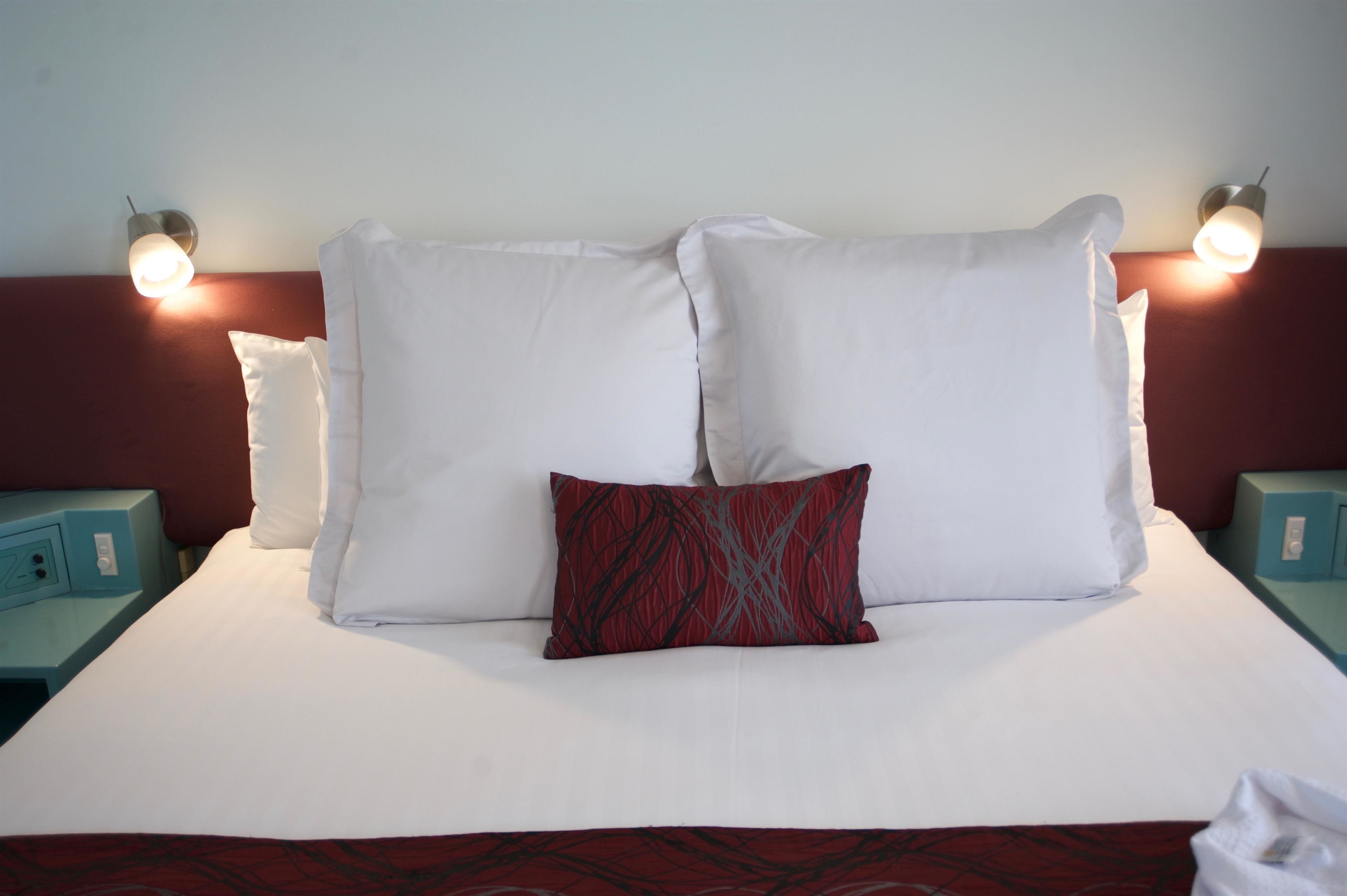 Deluxe Room, 1 King Bed, Non Smoking, Jetted Tub