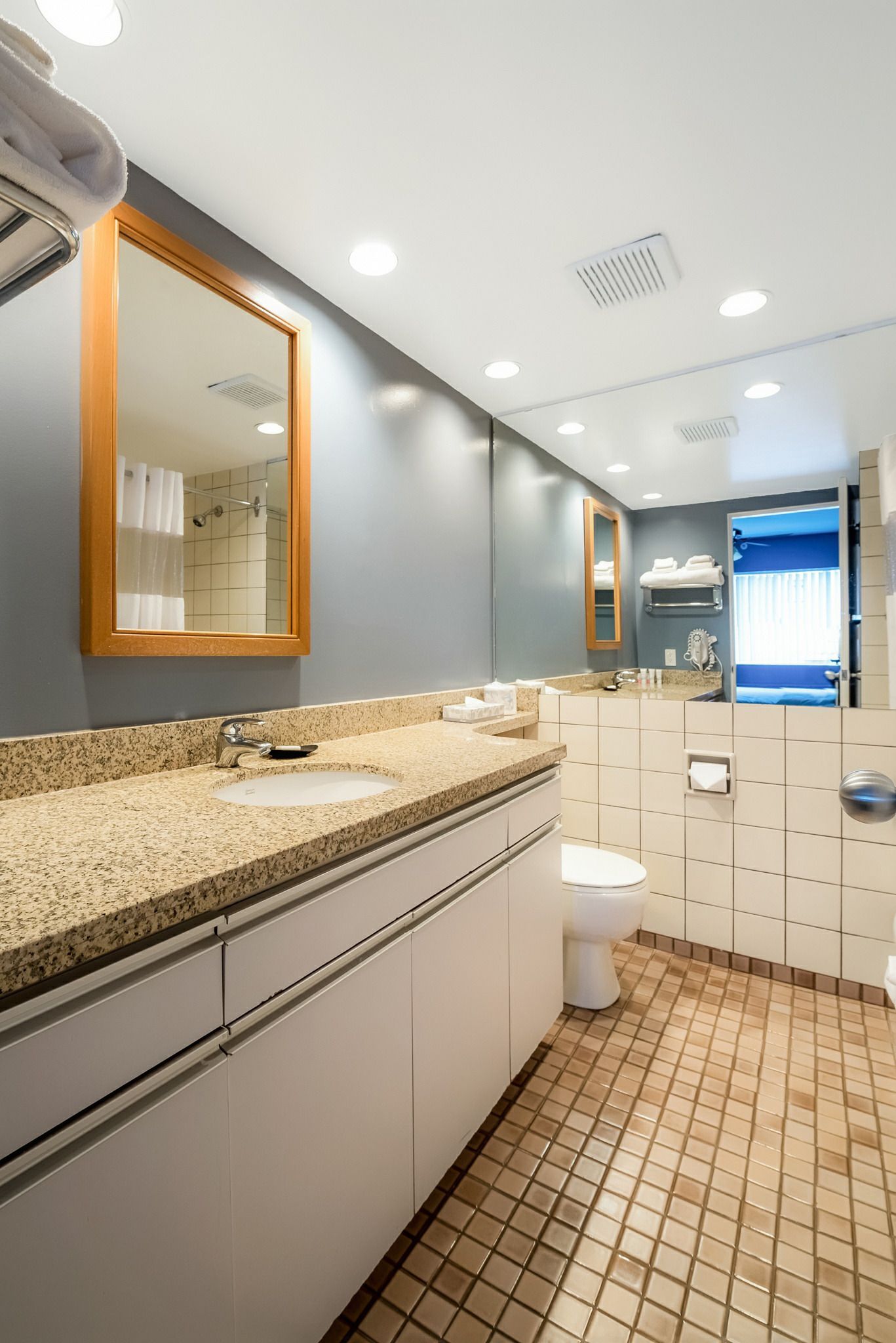 免费洗浴用品、吹风机、毛巾