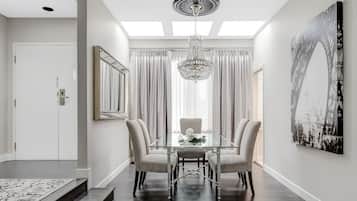 Penthouse, 2 Bedrooms (Katharine Hepburn) | In-room dining