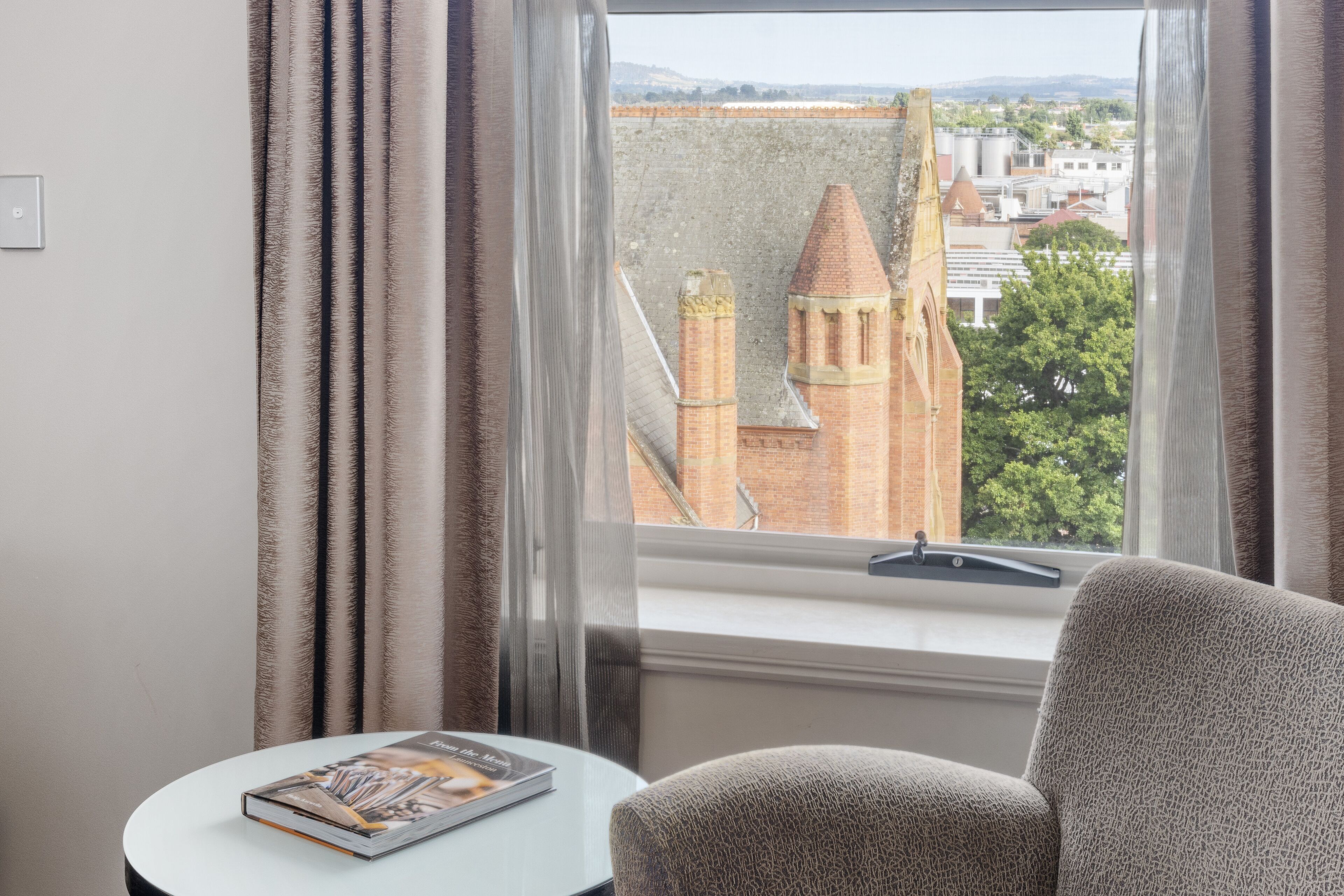 50-英寸LED 电视（配备数码频道）、电视、Netflix