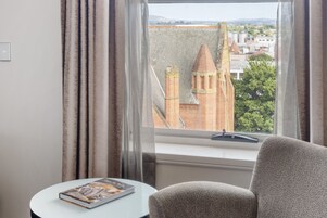 50-英寸LED 电视（配备数码频道）、电视、Netflix