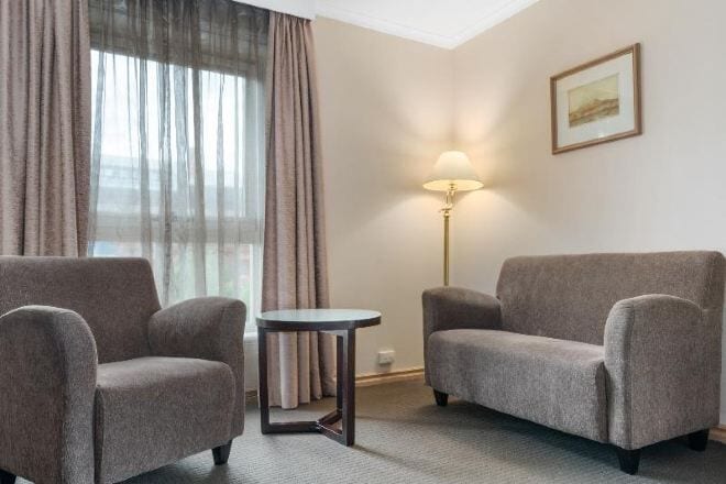 Vardagsrum | 50-tums LED-tv med digitalkanaler, tv och Netflix