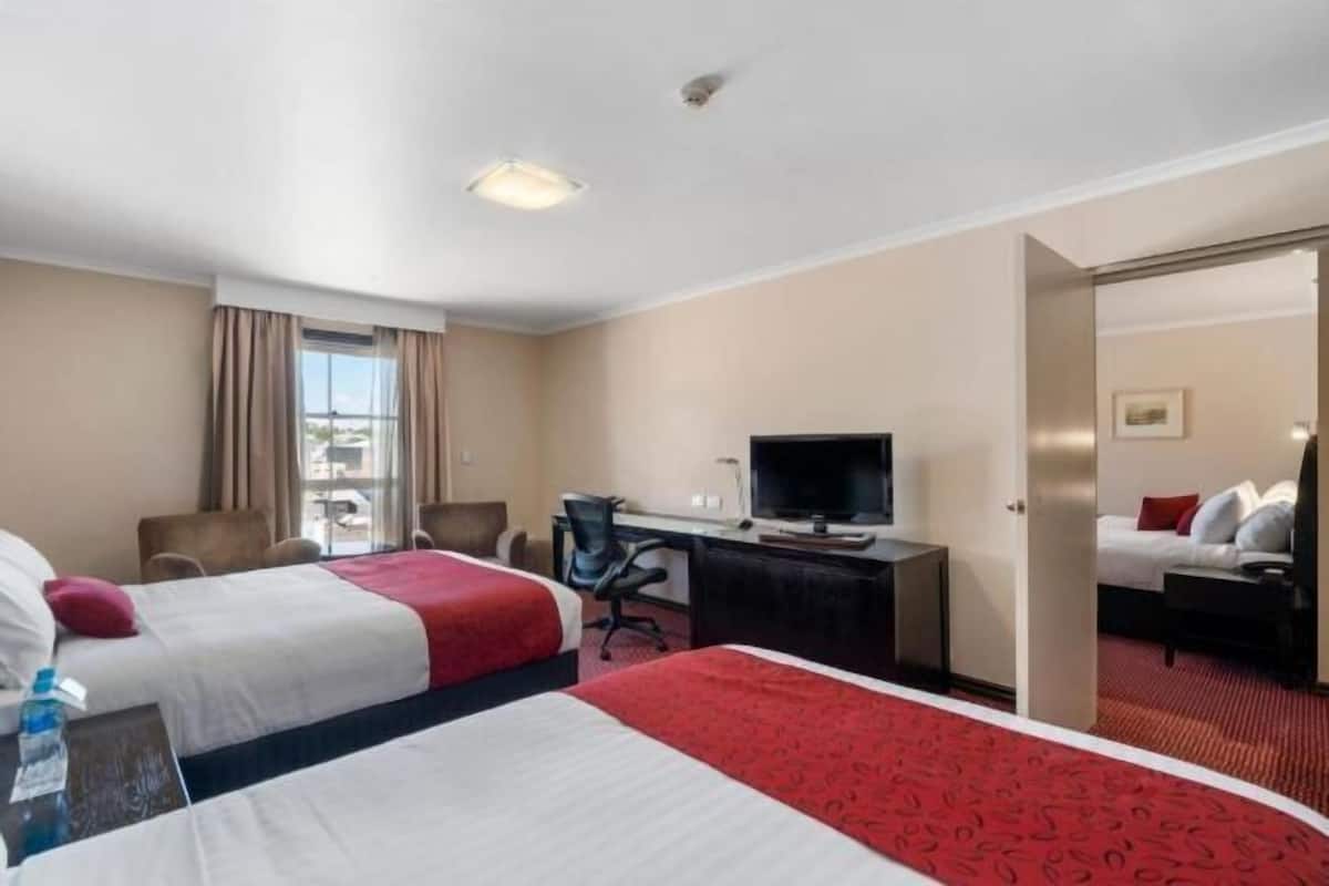 1 bedroom, premium bedding, minibar, in-room safe