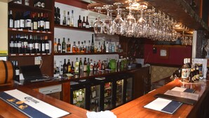 Lounge - Cotswold Gardens (Armidale)