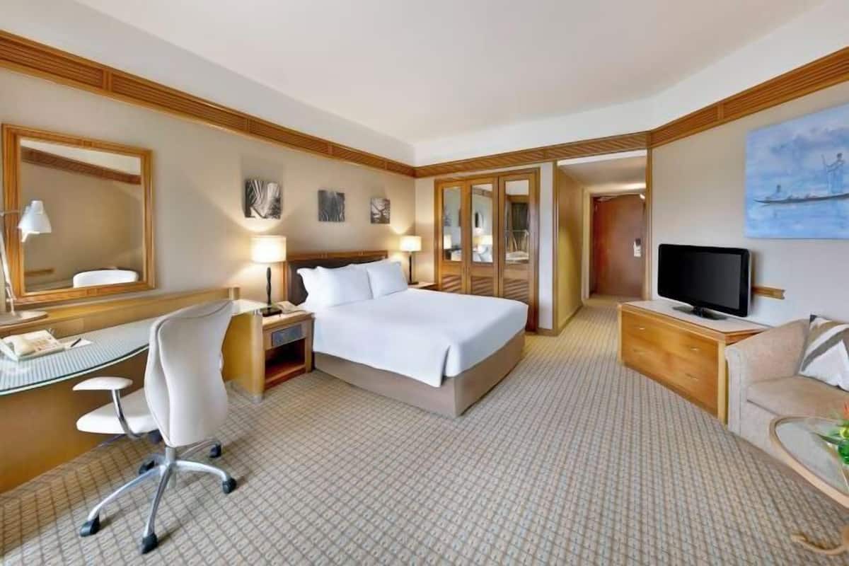 1 bedroom, premium bedding, minibar, in-room safe