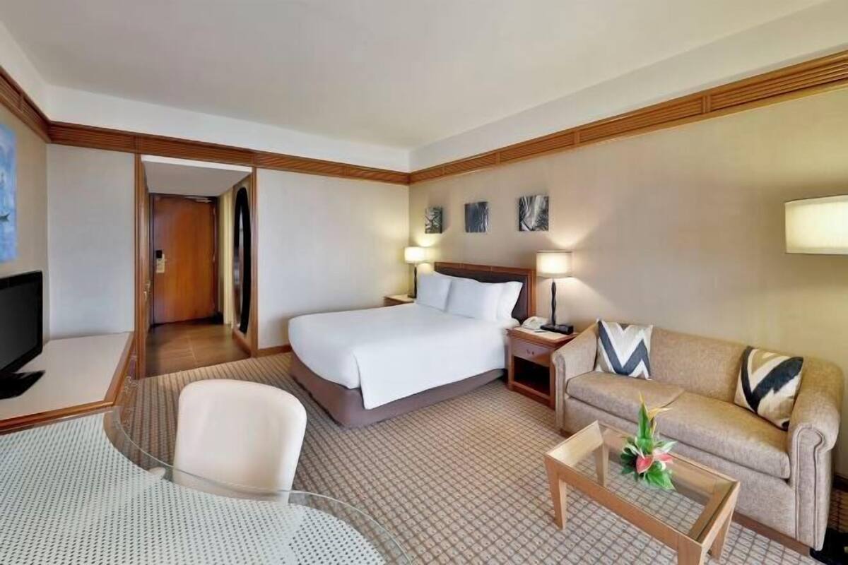 1 bedroom, premium bedding, minibar, in-room safe