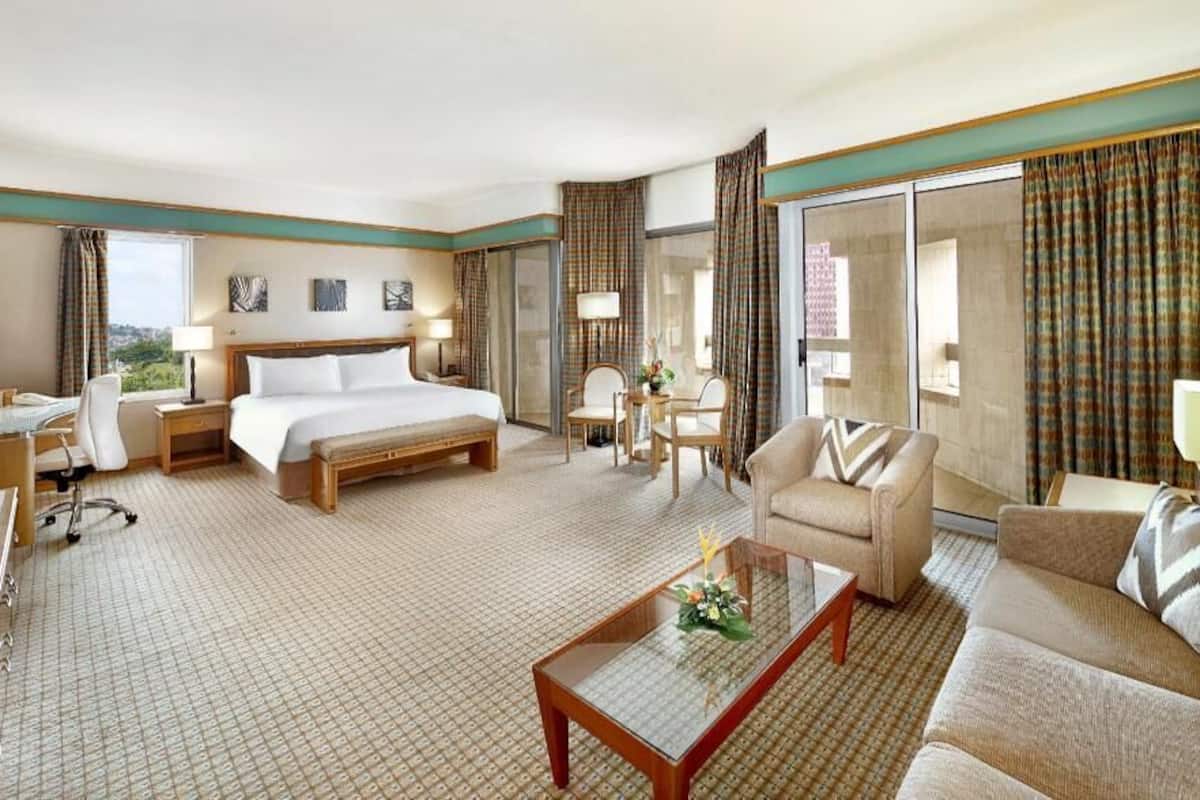 Premium bedding, minibar, in-room safe, laptop workspace