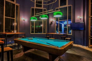 2 bars/lounges, poolside bar