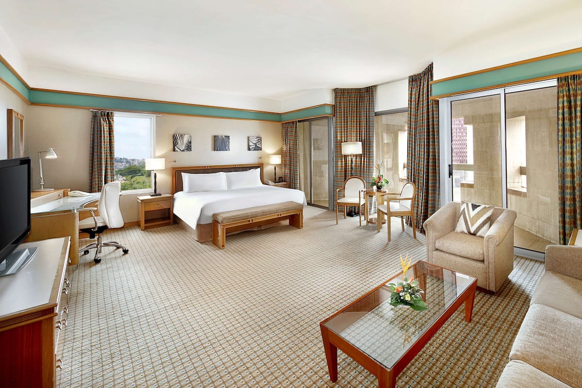 Premium bedding, minibar, in-room safe, laptop workspace