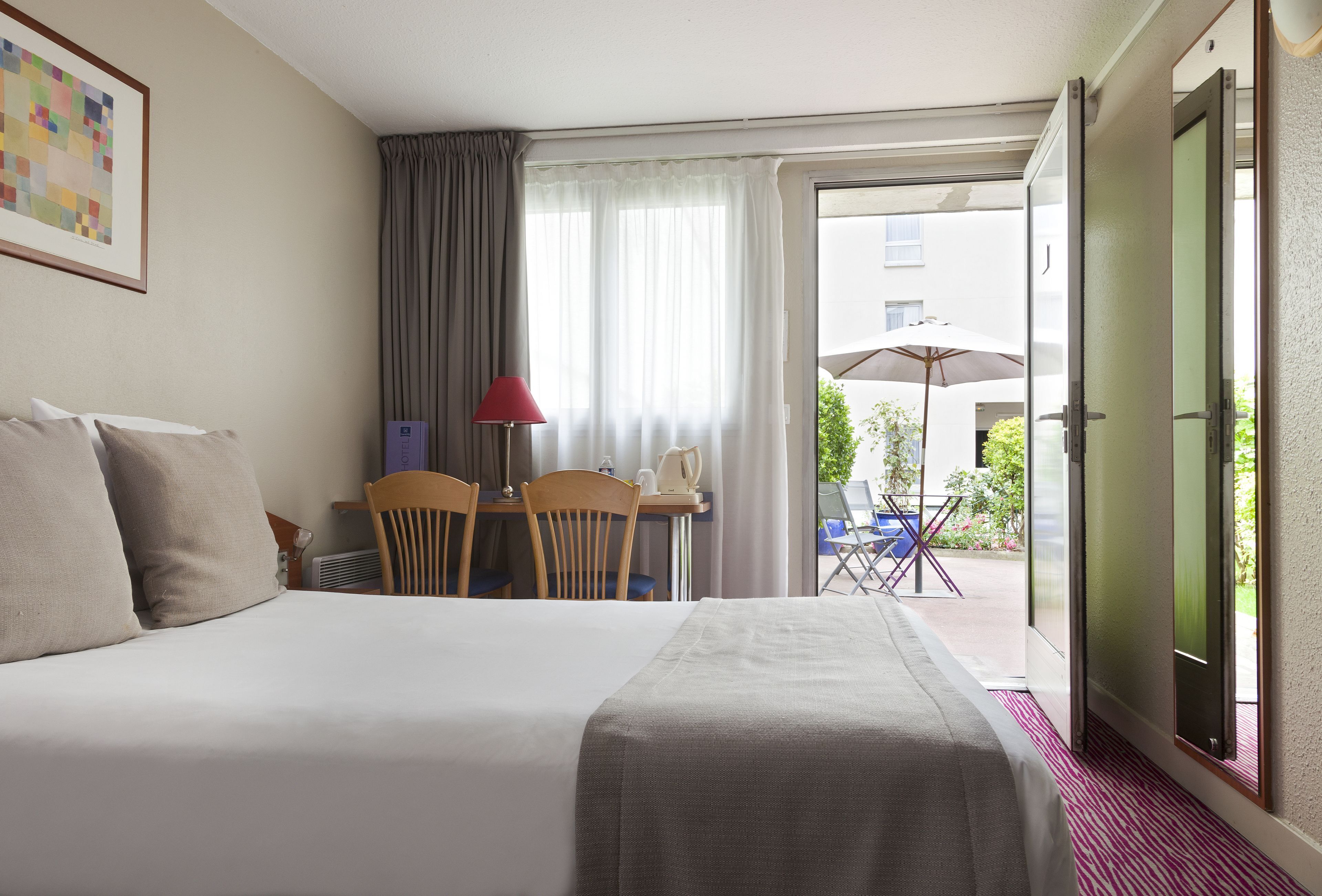 Desk, free WiFi, bed sheets