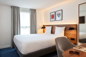 مكتب وواي فاي مجانًا وملاءات أسرّة