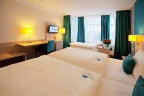 A hotel room with two beds, a desk, a TV, and a window with curtains. - Best Western Hotel President (Bonn)